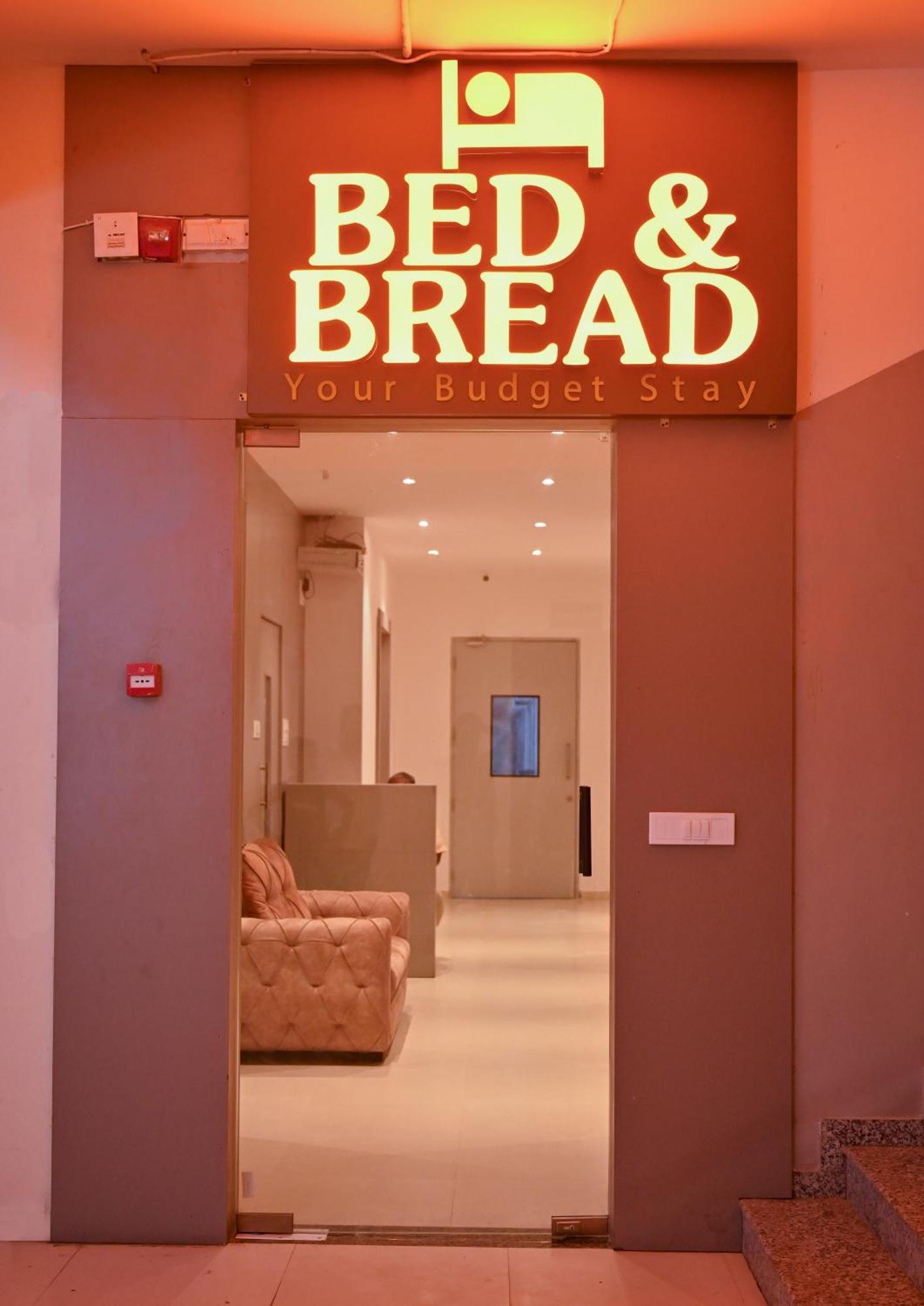 Bed & Bread Dormitory Otel Bharuch Dış mekan fotoğraf